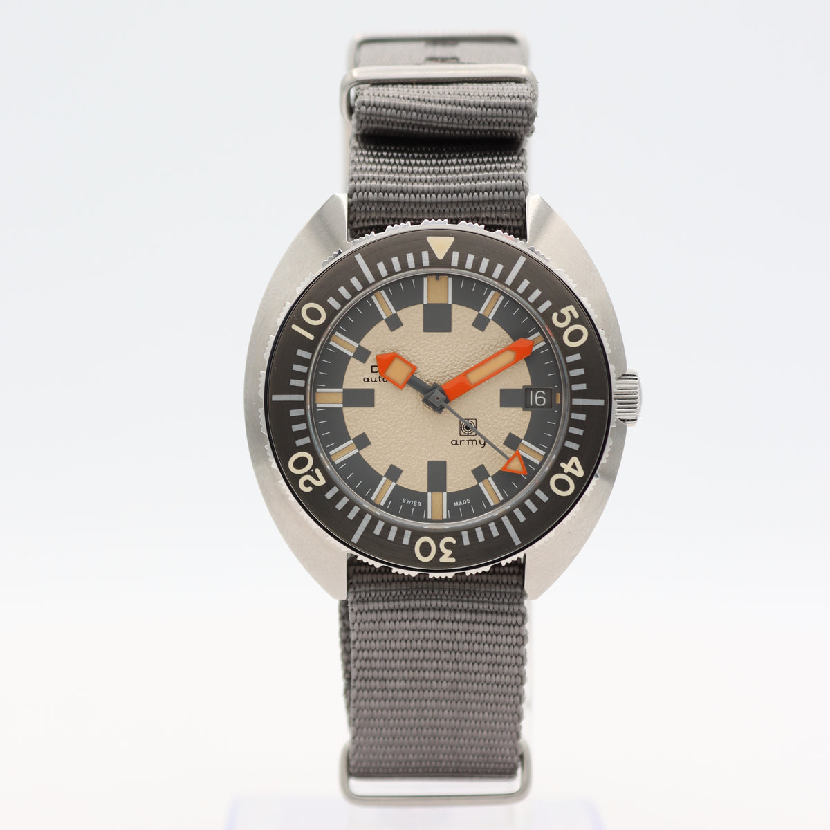 Doxa SUB 200T Army x Hodinkee 804.10.031.29.SE17 2026