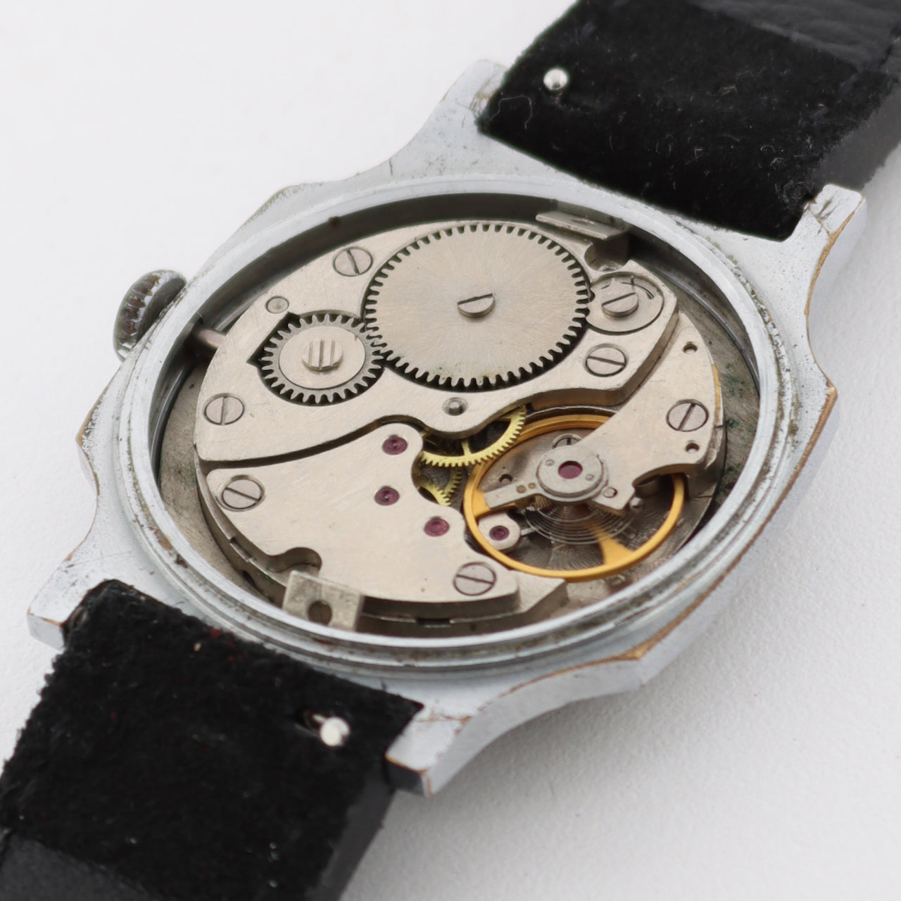 Vintage Pobeda "Victory" Checkered Wave Pattern
