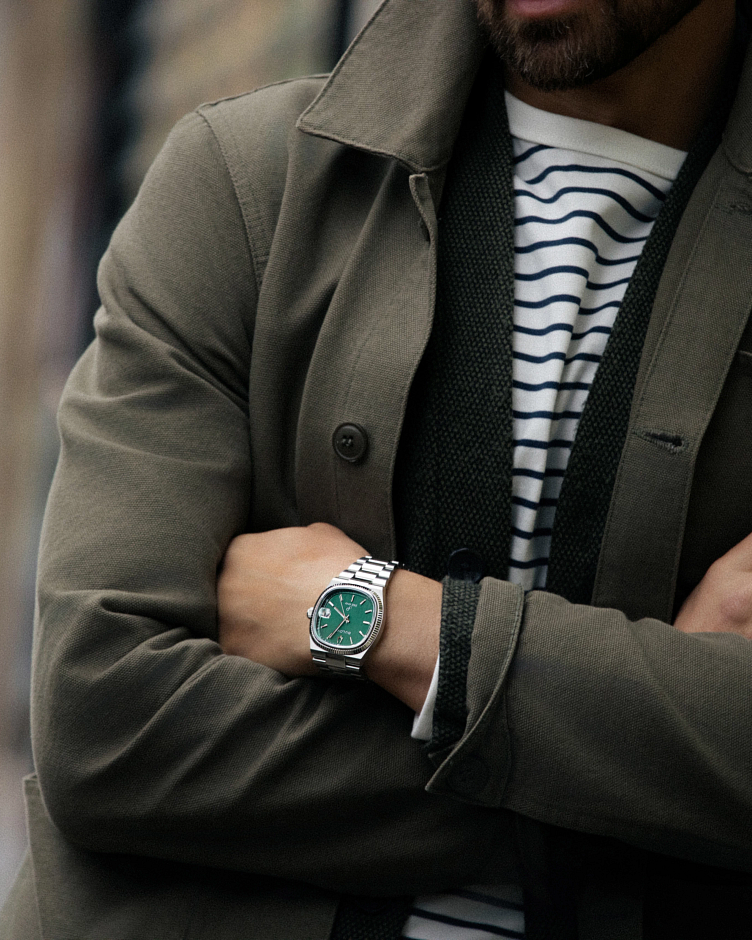 38mm Bulova 96B439 Super Seville Green Men's Quartz Wristwatch Steel Retro TV