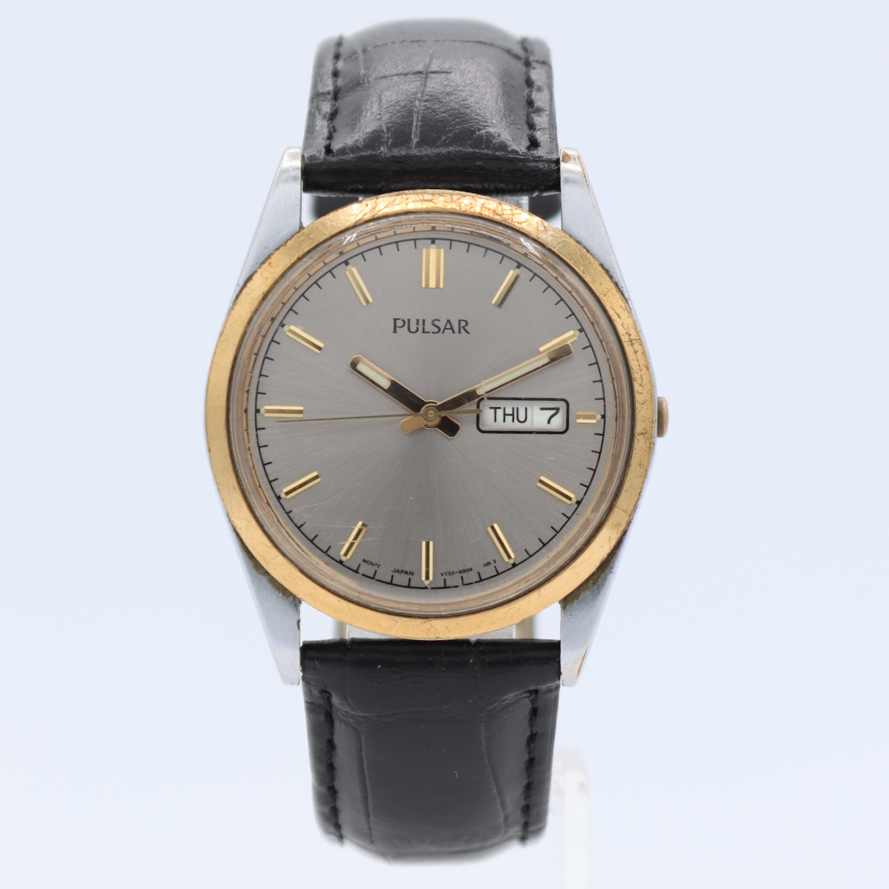 Vintage 35mm Pulsar V733-8A70 Day Date Men's Quartz Wristwatch Japan Gold Tone