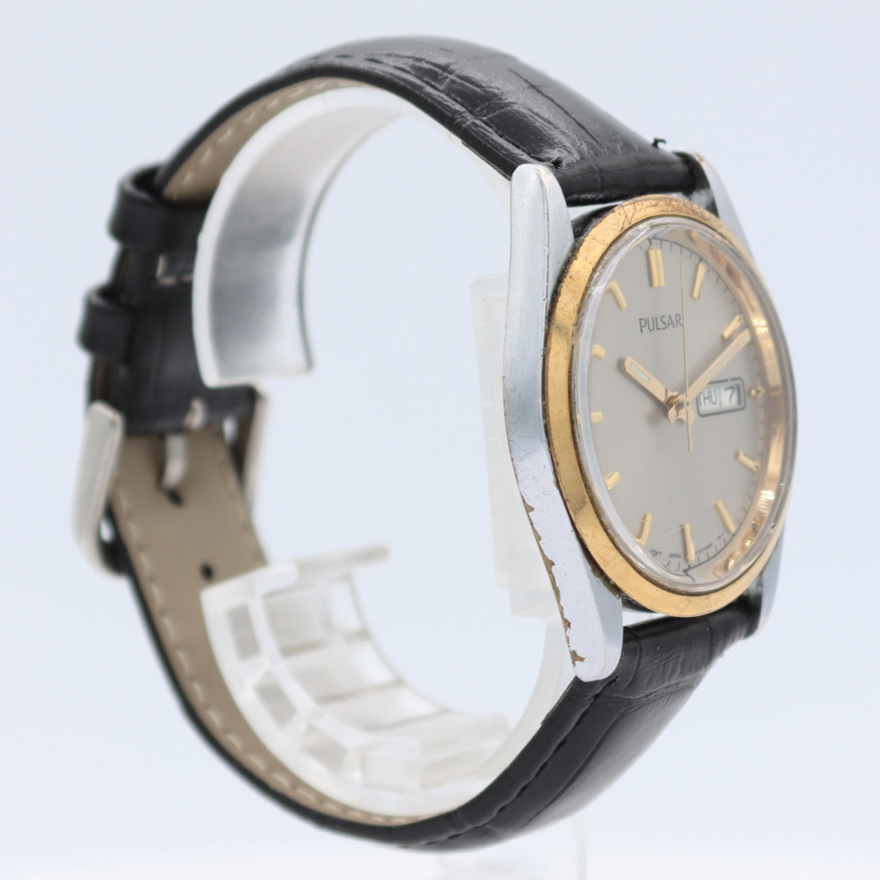 Vintage 35mm Pulsar V733-8A70 Day Date Men's Quartz Wristwatch Japan Gold Tone