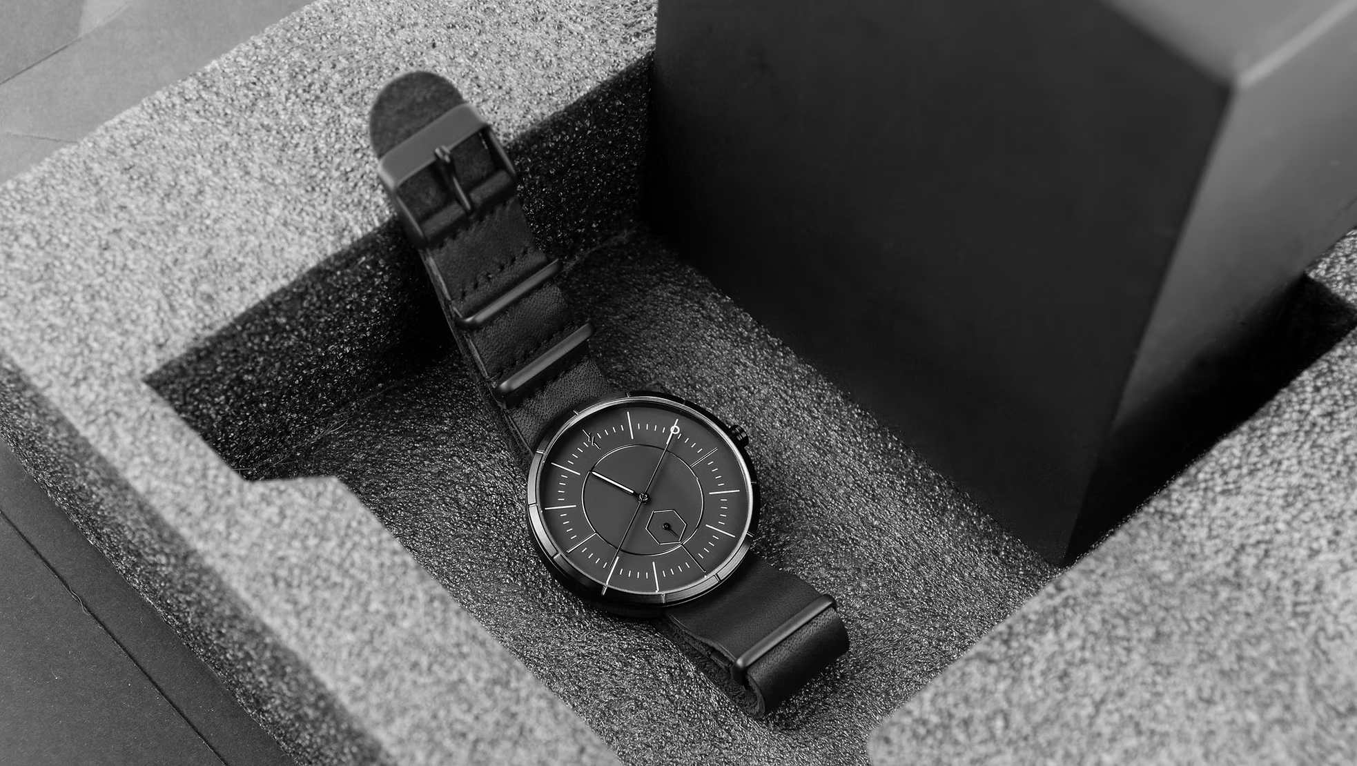 Simpl Compass Shadow Nero R170893